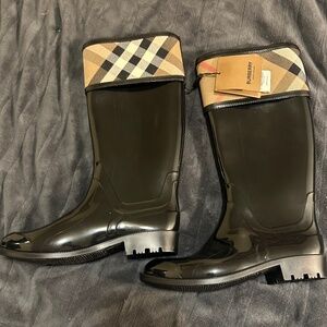 Burberry Wellington boots